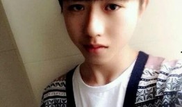 蔡徐坤娱乐吃瓜图片高清