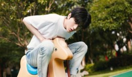 蔡徐坤娱乐吃瓜图片高清