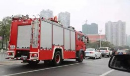 郑州消防车爆料视频,火场救援现场直击