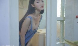 嫩模圈完整版在线观看,完整版在线观看，揭秘娱乐圈幕后风云